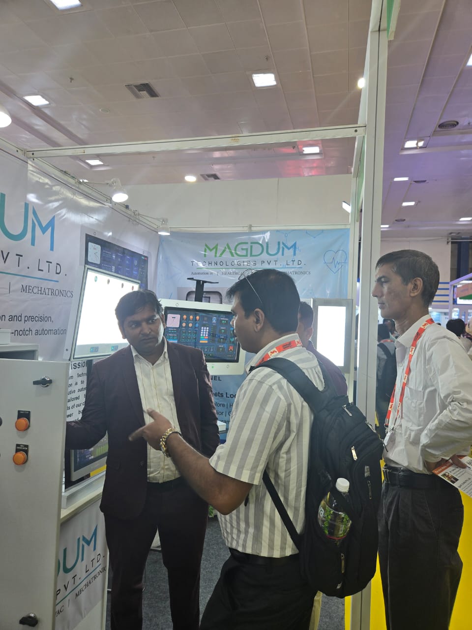 Live product demo for a visitor at the booth
